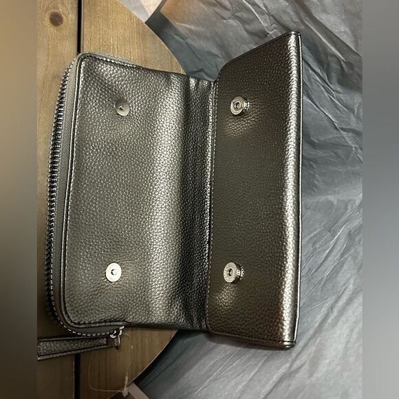 Tahari Metallic Pewter Zip-Around Clutch Wallet – Like New - Picture 4 of 6